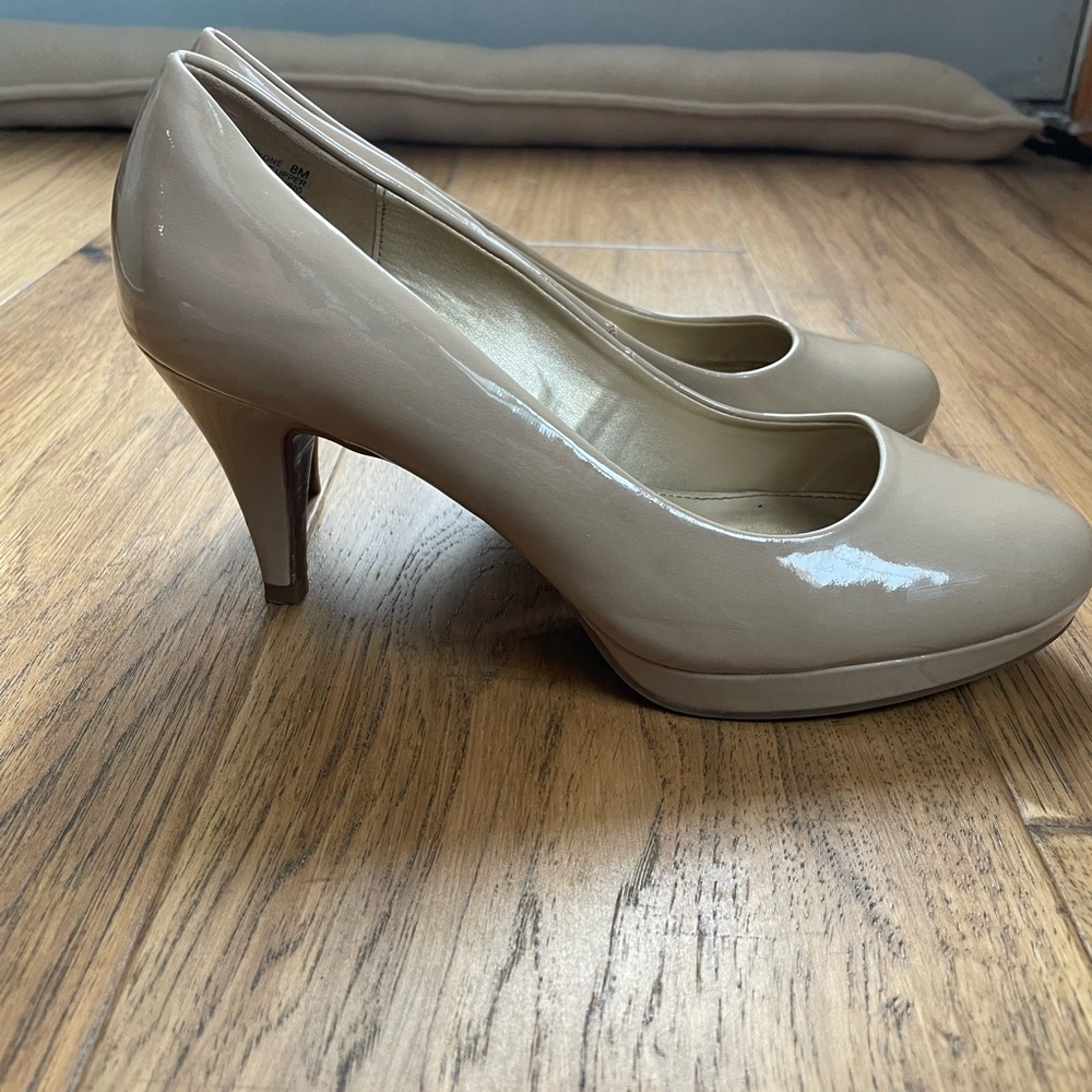 Bandolino Women’s Nude Heels Size 8